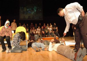 İkna etmek  için bardak yedi